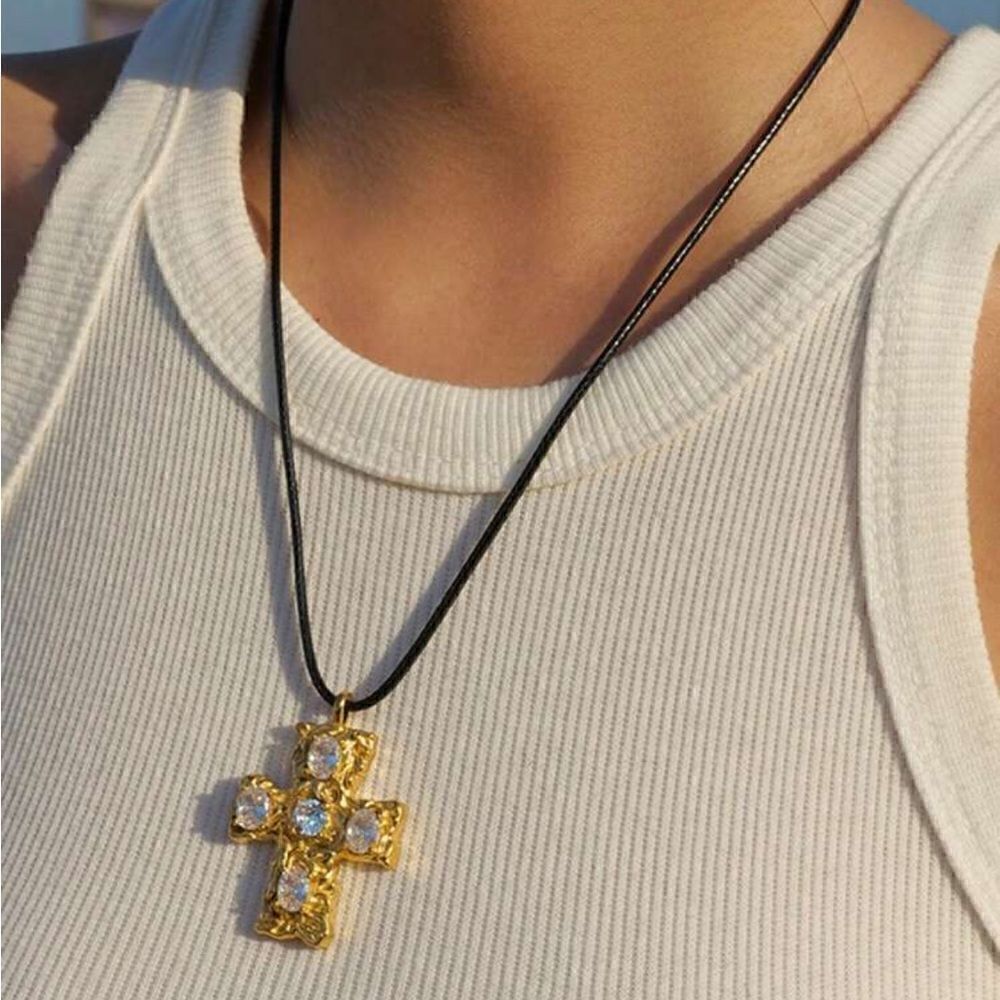 Vintage cross necklace M321